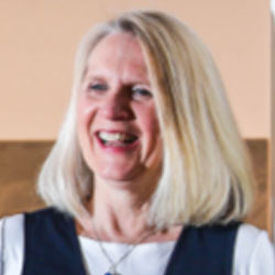 Portrait of Lindsay Bennett